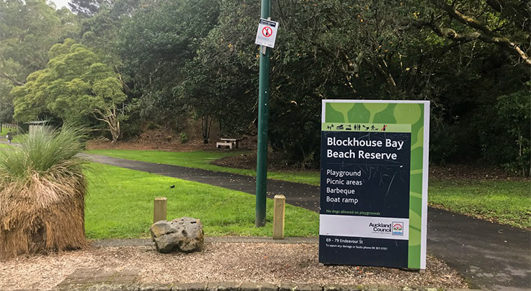 Āmio / Blockhouse Bay Beach Reserve – Entrance from Endeavour Street.