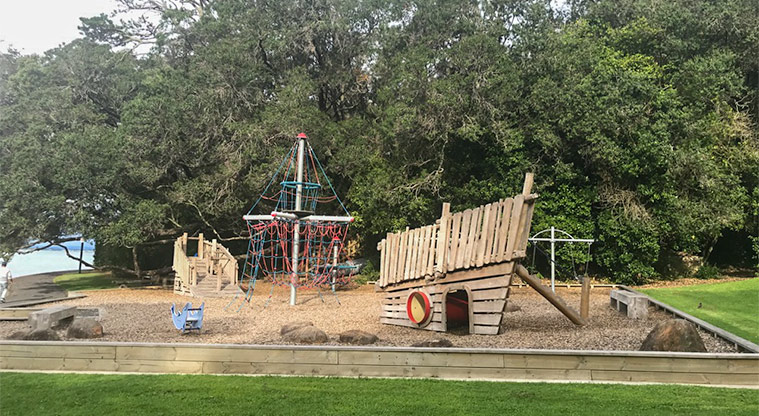 Āmio / Blockhouse Bay Beach Reserve - Playground with rocker, climbing structure, swings and seating.