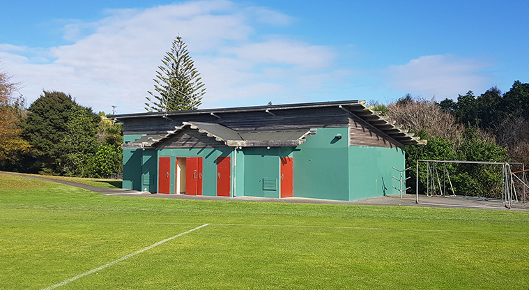 Onewherowhero / Brains Park - Toilets and changing rooms by the sports fields.