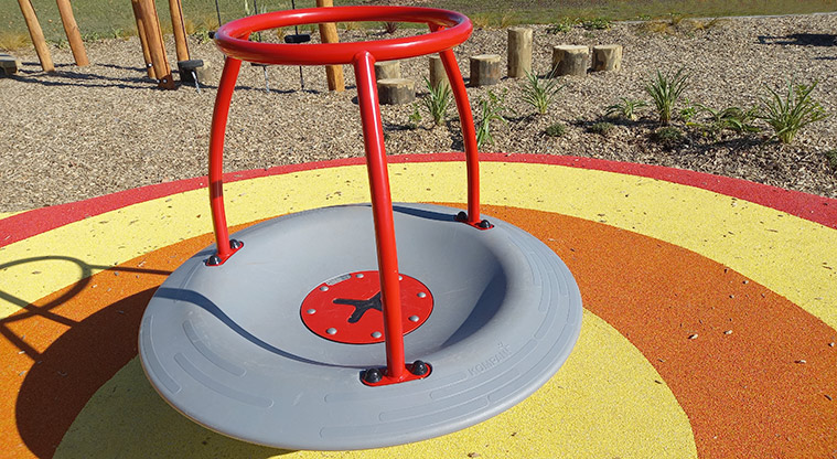 Onewherowhero / Brains Park - Spinning rocker.