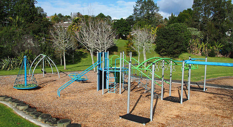 Maire / Emerald Valley Park – Children's playground with climbing equipment, spinners, and swings. Photo credit: Tracey Hodder.