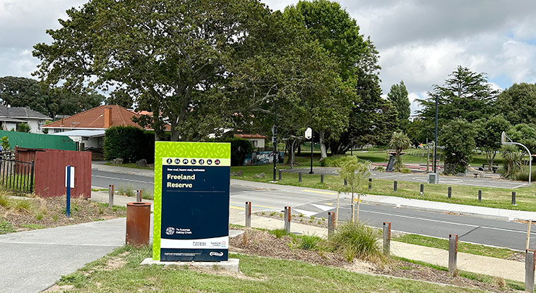 Freeland Reserve - Sign at the bottom of Freeland Reserve and the crossing over to Turners Reserve. Photo credit: S Hulse.