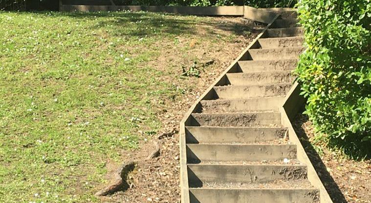 Tauihu / Green Bay Beach - Steps down to the beach from the Taunton Terrace entrance.