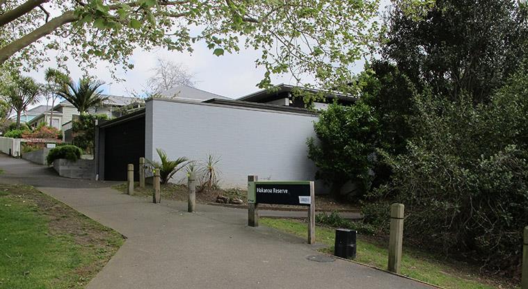 Hakanoa Reserve - Entry to Hakanoa Reserve from Hakanoa Street.