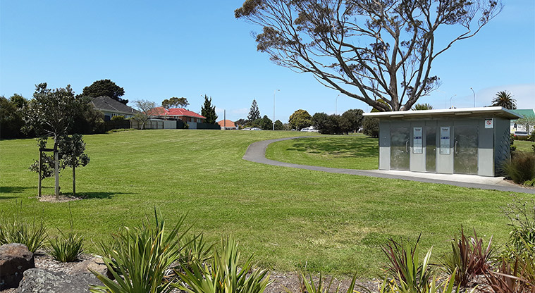Heron Park - Wheelchair accessible public toilets and open green space.