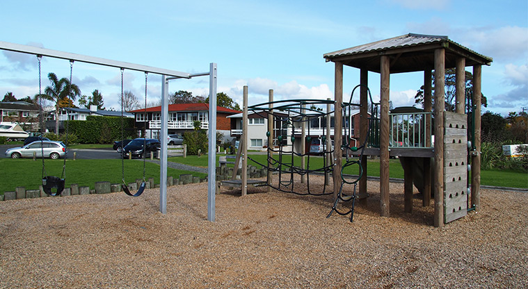 Kelvin Strand - Playground with climbing equipment, slide and swings. Photo credit: Tracey Hodder.