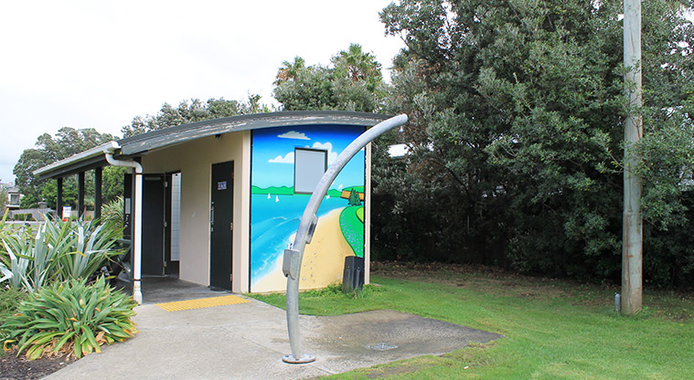 Kinlock Reserve - Beach shower with the toilet block behind it. Photo credit: M Loubser.