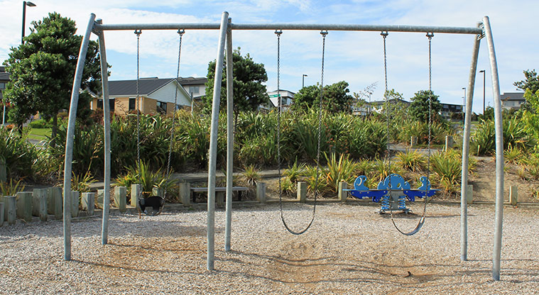 Major Henry Greens - Set of three swings. Photo credit: M Loubser.