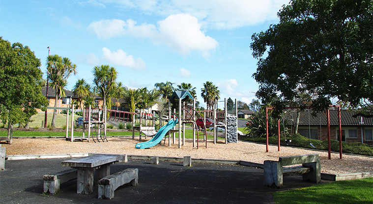 Mānutewhau / Manutewhau Reserve -Playground with picnic table and seating in the foreground. Photo credit: Tracey Hodder.