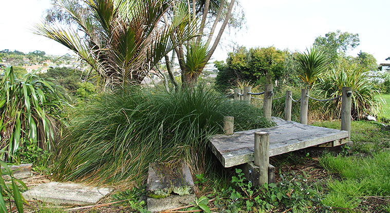 Mānutewhau / Manutewhau Walk - Stepping boards around some trees near the Oreil Avenue entrance. Photo credit: Tracey Hodder.