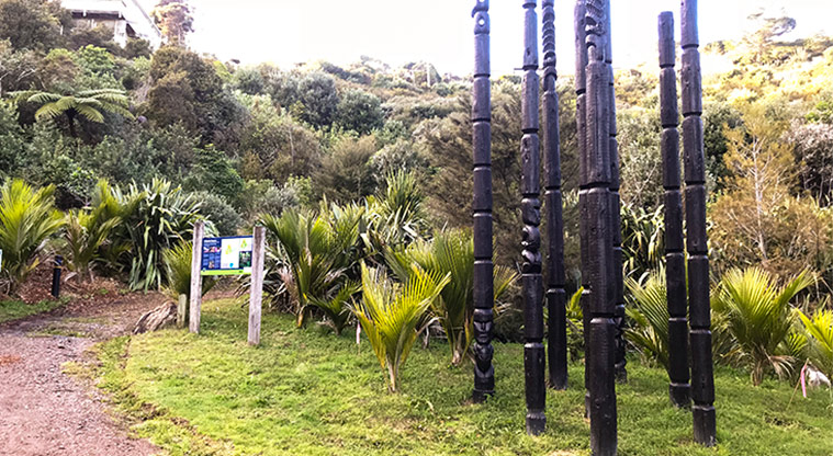 McKenzie Reserve - Entrance to the reserve and the pou sculpture.
