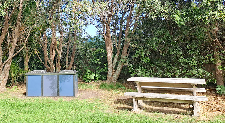 Medlands Playground Reserve - Barbecue and picnic table under the trees.