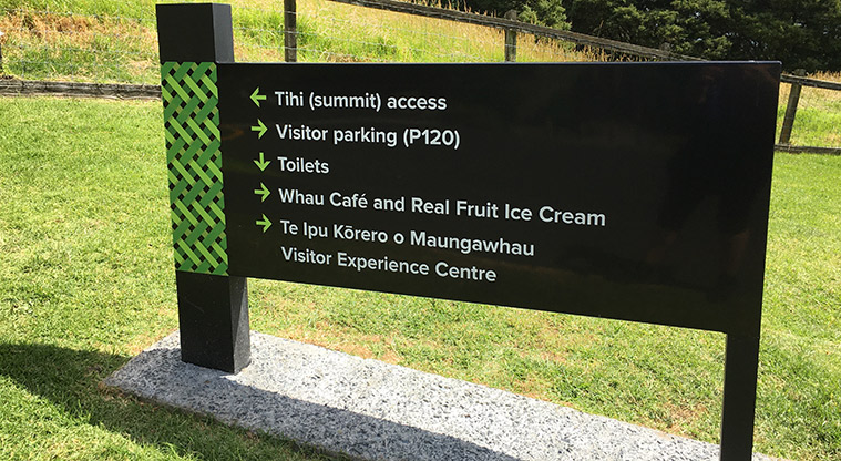 Maungawhau / Mt Eden - Directional signage part way up the road.