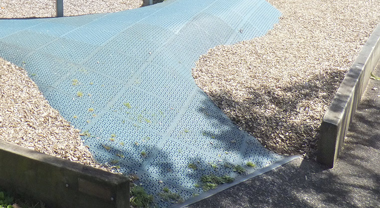 Maungawhau / Mount Eden – Smooth access from the footpath into the play area. Photo credit: J Grigg.