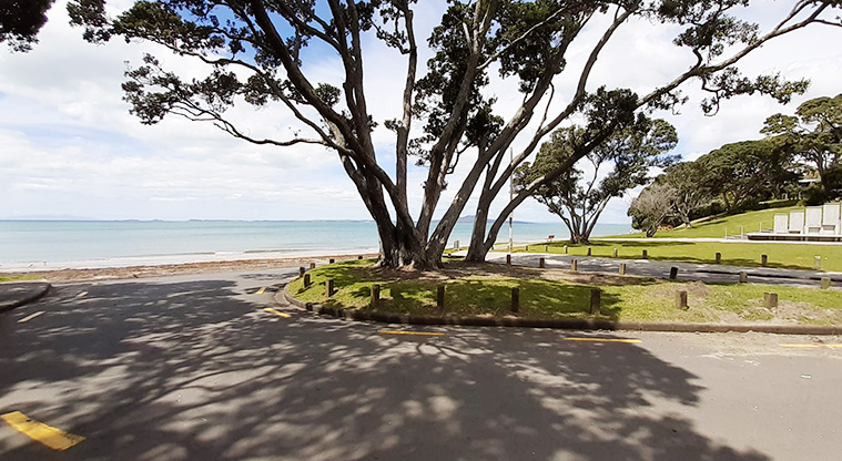 Murrays Bay Beach Reserve - Roundabout at the bottom of Beach Road.