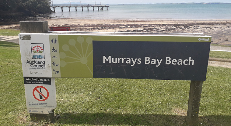 Murrays Bay Beach Reserve - Sign at the entrance to the reserve at the bottom of Beach Road.