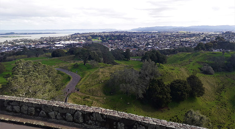 Maungakiekie / One Tree Hill Domain – View west out to Manukau heads and the Waitākere Ranges.