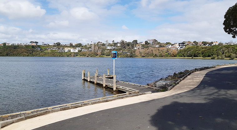 Ōrākei Basin Reserve - Parking area and small vessel jetty.