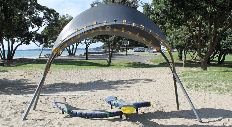 Ōrewa Domain - Southern playground has  two padded balance beams covered with a shade structure. Photo credit: M Loubser.