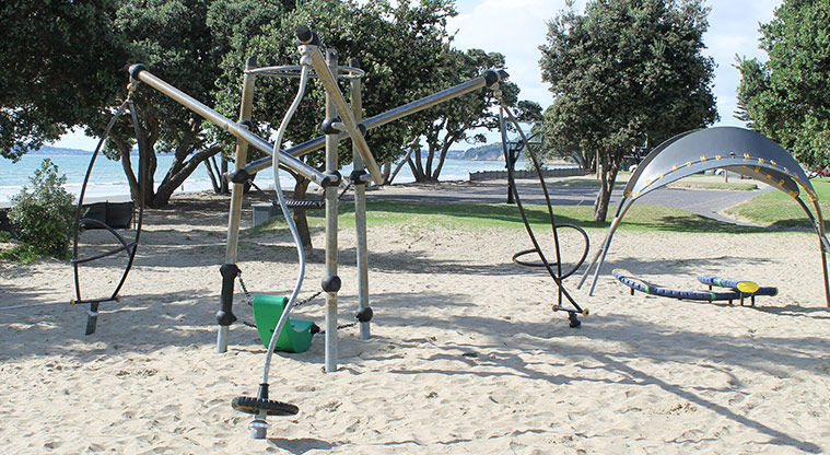 Ōrewa Domain - Southern playground has climbing and balancing equipment. Photo credit: M Loubser.