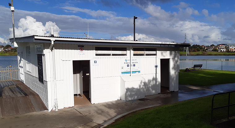 Panmure Basin - Toilets.