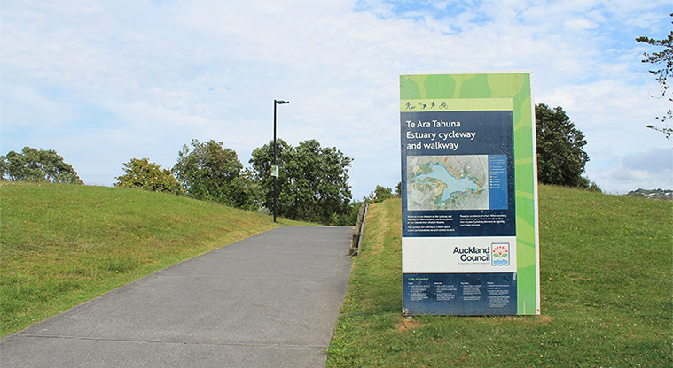 Pōhutukawa Reserve - Sign showing the route for the Te Ara Tahuna / Ōrewa Estuary Path. Photo credit: M Loubser.