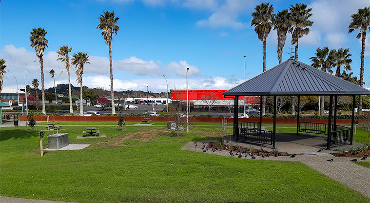 Potters Park - Barbecue area with picnic tables, rubbish bin and rotunda.