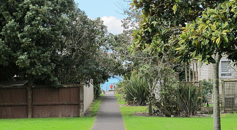 Rogers Park - Accessway from the park to the beach.