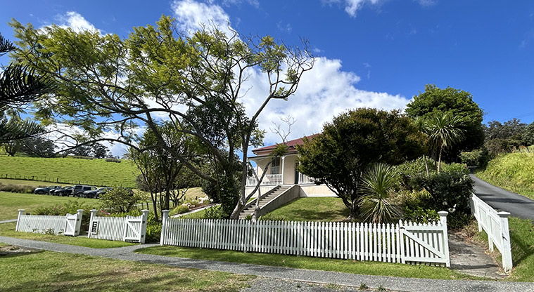 Scandrett Regional Park - The homestead and gardens surrounded by a white fence. Photo credit: S Hulse.