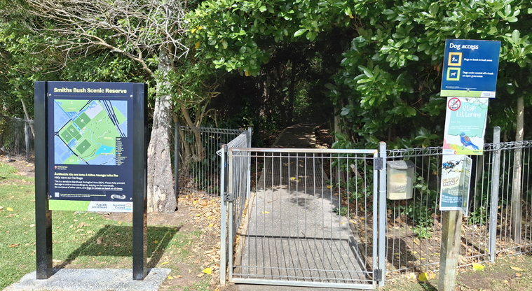 Smiths Bush Scenic Reserve – Gate and fence at the entrance to the reserve, with signs showing the layout and dog walking rules.