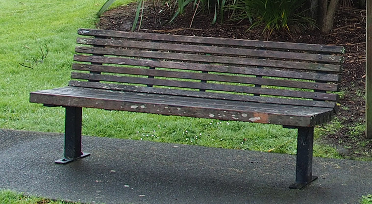 Starling Park - Seat by the path. Photo credit: Tracey Hodder.