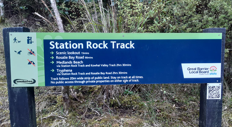 Station Rock Walkway - Sign post on the walkway.