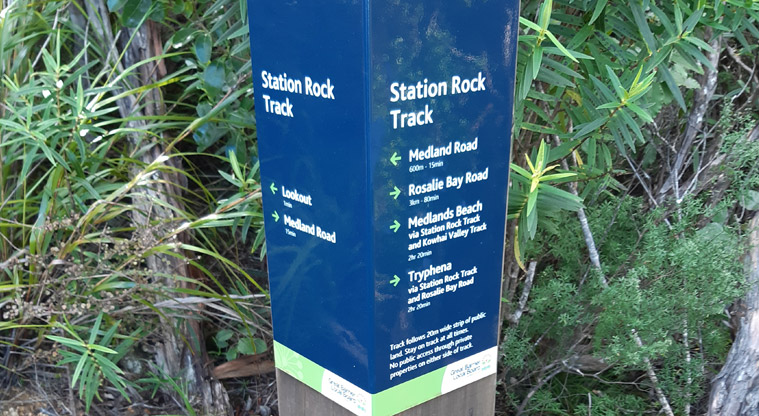 Station Rock Walkway - Sign post at the summit.