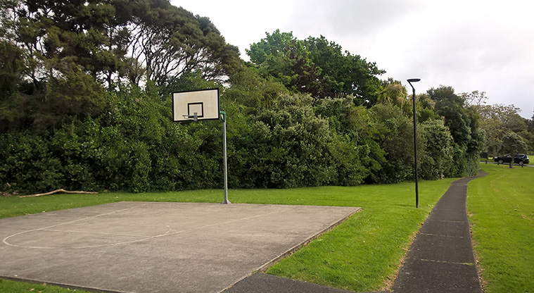 Taipari Strand – Basketball half-court with a path, lighting and open green space. Photo credit: Tracey Hodder.