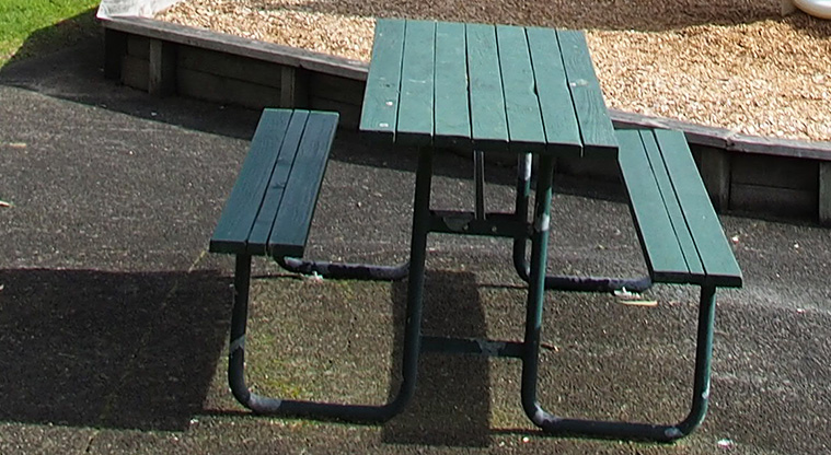 Taipari Strand – Picnic table. Photo credit: Tracey Hodder.