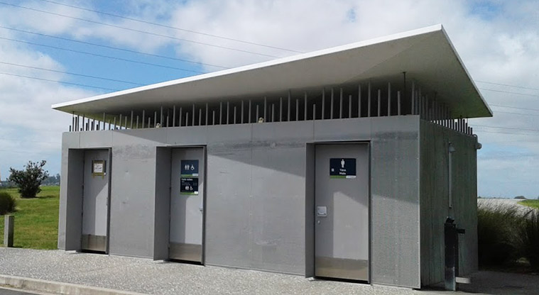 Taumanu Reserve - Toilets by the car park.