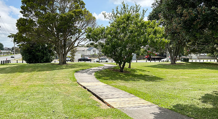 Turner Reserve - Section of the board walk around the reserve. Photo credit: S Hulse.