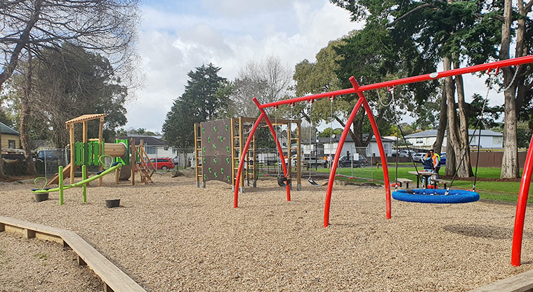 Urlich Esplanade Reserve - Whole playground with climbing equipment, swings and seesaw.