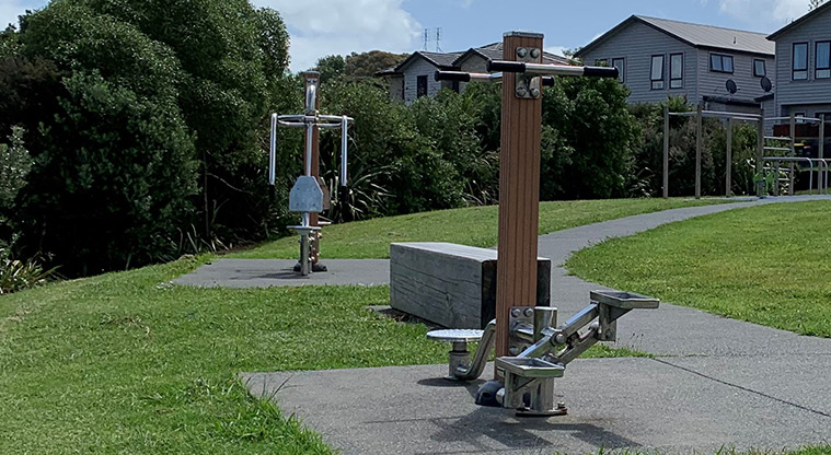 Waimāhia-ki-uta / Waimahia Park - Two pieces of fitness equipment alongside the footpath.