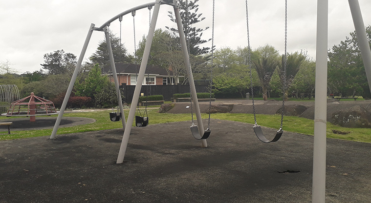 Wainoni Park North – Set of four swings.