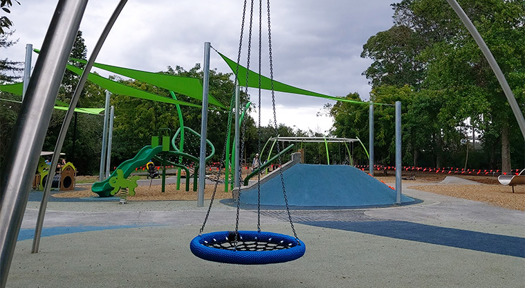 Western Springs Lakeside - Giant basket swing.