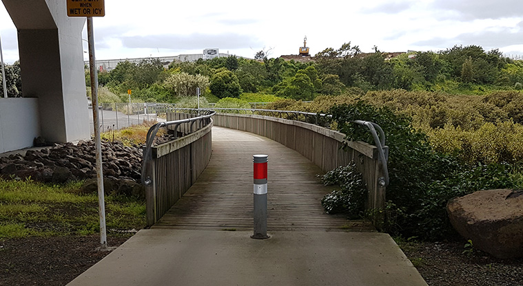 Ambury to Waikaraka Path - Boardwalk entry at Onehunga.