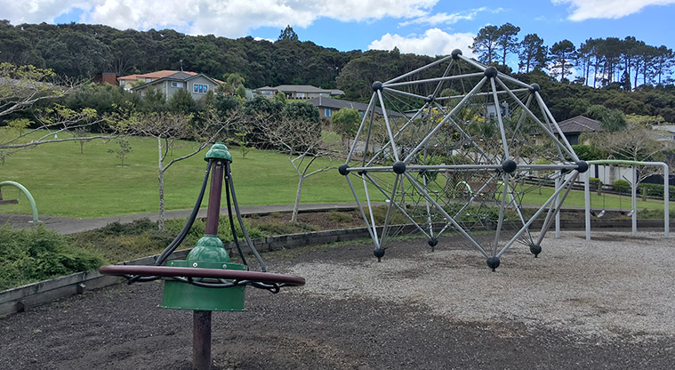 Arkles Bay Path - Start at the children’s playground on Ferry Road.