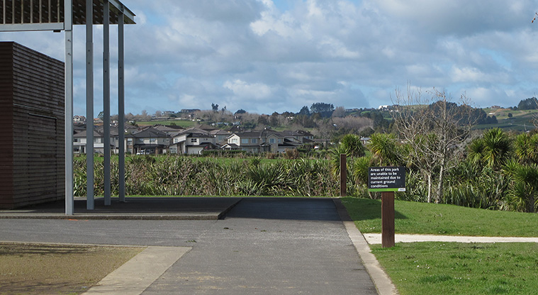 Barry Curtis Path - Public toilet area at Barry Curtis Park.