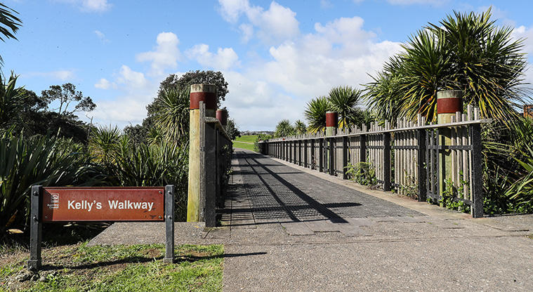 Beachlands to Maraetai Path - Bridge marking Kelly's Walkway.