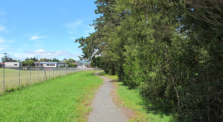 Birdwood Path - Flat gravel section of the path