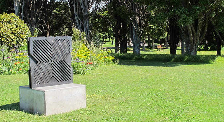Botanic Gardens West Sculpture Path - Marte Szirmay, Seek (2015) Climb the viewing tower