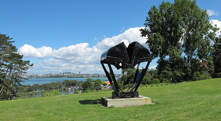 Chelsea Heritage Path - Sculpture by artist Bill Hayes at the start of the path
