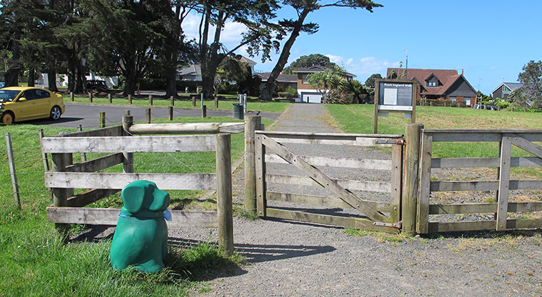 Churchill Park Path - Farm gate entry from Riddell Road.