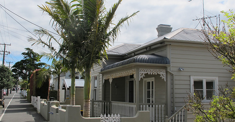 Devonport to Stanley Bay Path - Great examples of historic villas on the way